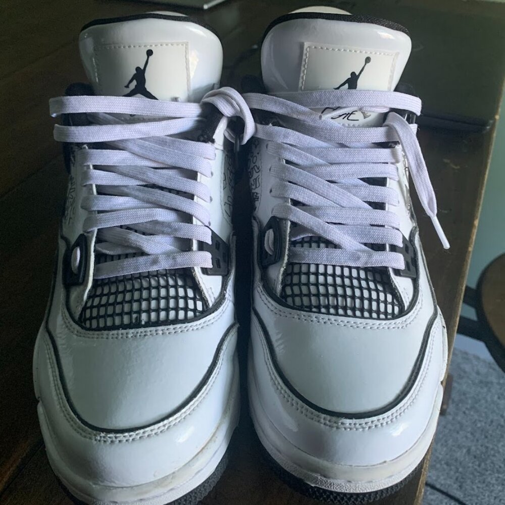 Air Jordan Retro 4 DIY size mens 7.      These are authentic shoes.